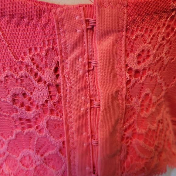 This brand new bra is a 42D but fits a 42H-I - Picture 3 of 5